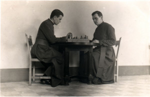 За грою в шахи: вільний час Івана Прашка (справа) у Римі,1937-1940