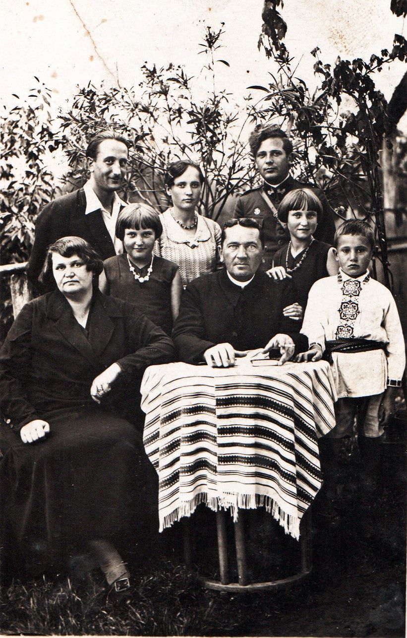 Ілюстрація до статті: 03 Родина о. Маковійчука 21.V.1933